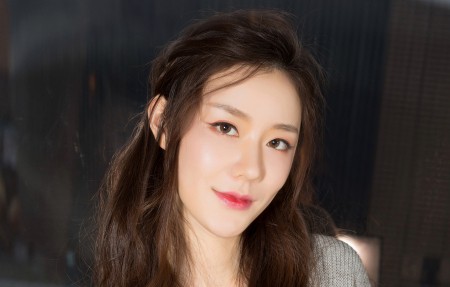 长发养眼美女江琴4K高端电脑桌面壁纸