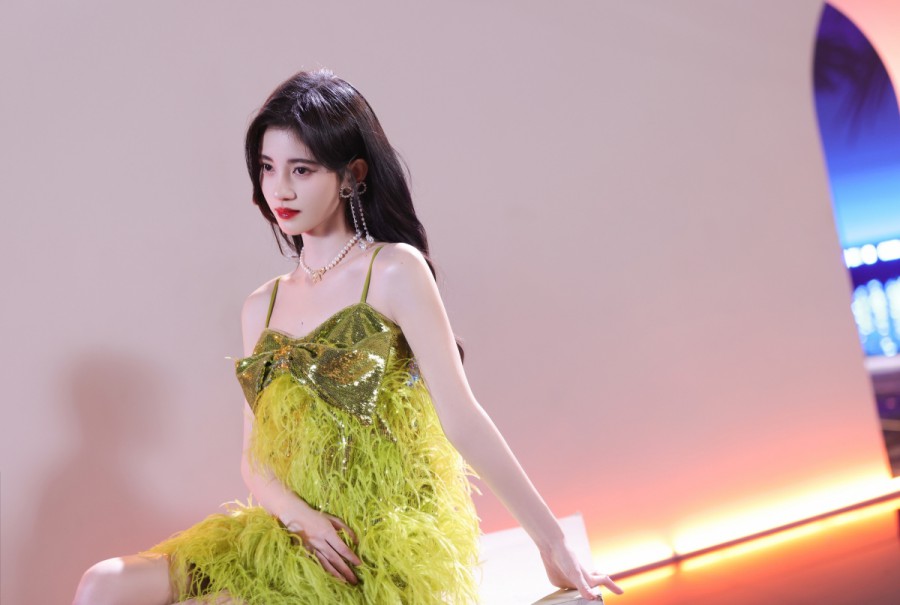鞠婧祎 绿色裙子 4k美女壁纸高端桌面精选 – 高清 桌面壁纸 开放版权素材 免费下载 手机电脑通用背景图