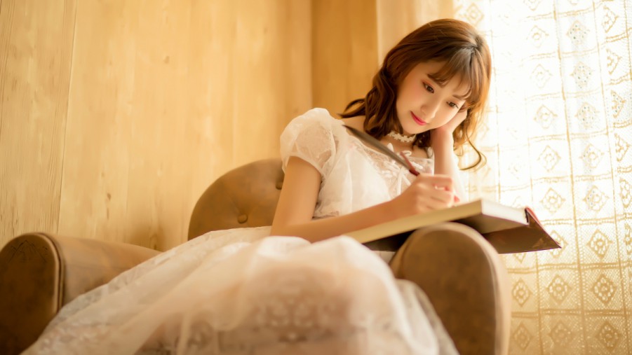 写字的清纯美女4k壁纸3840×2160 – 高清 桌面壁纸 开放版权素材 免费下载 手机电脑通用背景图